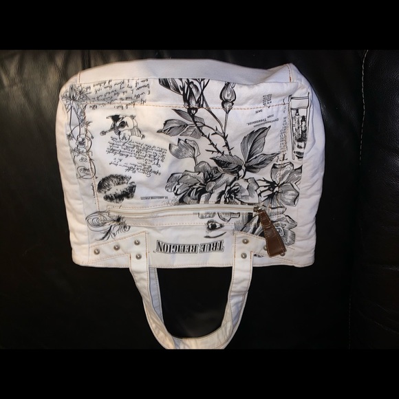 True Religion - Picture 2 of 3